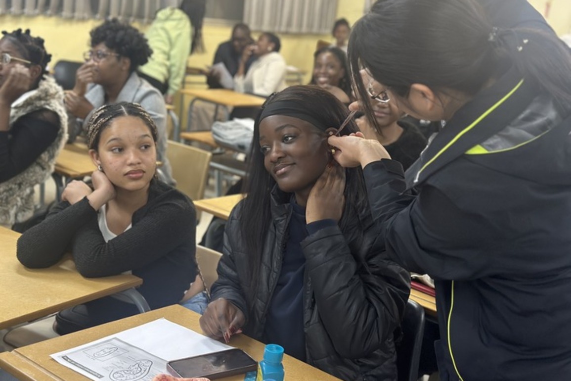 (Hello Africa) Namibian students gain firsthand experience with traditional Chinese medicine