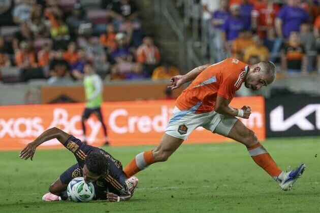 Playoff hopeful Dynamo allow late goal, settle for draw with Galaxy