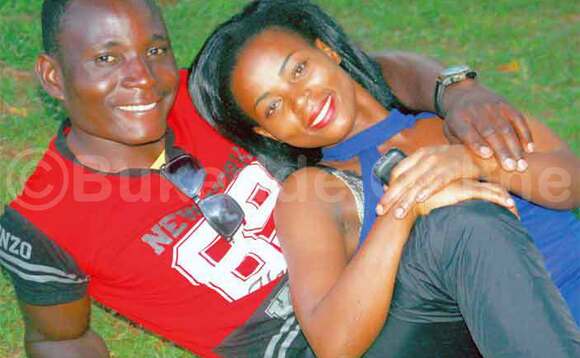 David Nkalubo ne Sauda Prista ab’e Nansana mu biseera byabwe eby’eddembe. Bagamba nti buli lwe babeera awamu mu mbeera eno obulamu butambula ekibasobozesezza okukuumagana kati emyaka ebiri. David Nkalubo ne Sauda Prista ab’e Nansana mu biseera byabwe eby’eddembe. Bagamba nti buli lwe babeera awamu mu mbeera eno obulamu butambula ekibasobozesezza okukuumagana kati emyaka ebiri.