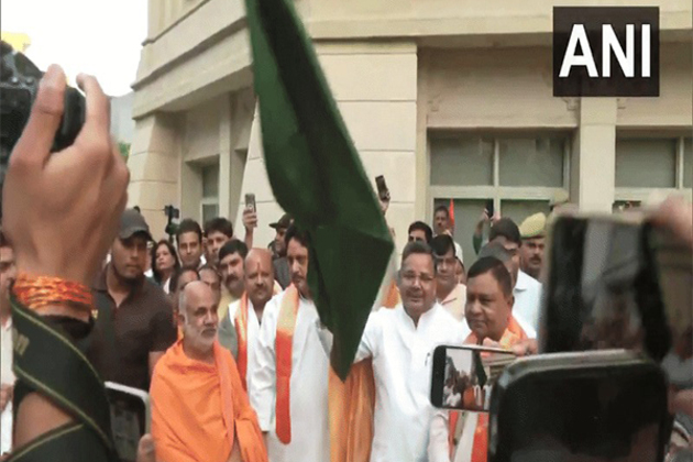UP tourism minister Jaiveer Singh flags off first batch of Kailash Mansarovar Yatra from Indrapuram