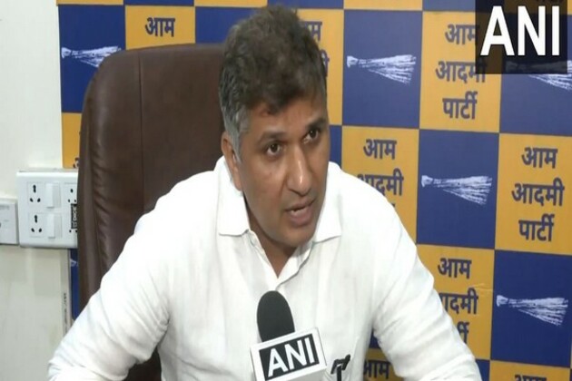 "Worshippers of capitalism": AAP's Saurabh Bharadwaj attacks BJP-RSS over Hosabale remarks