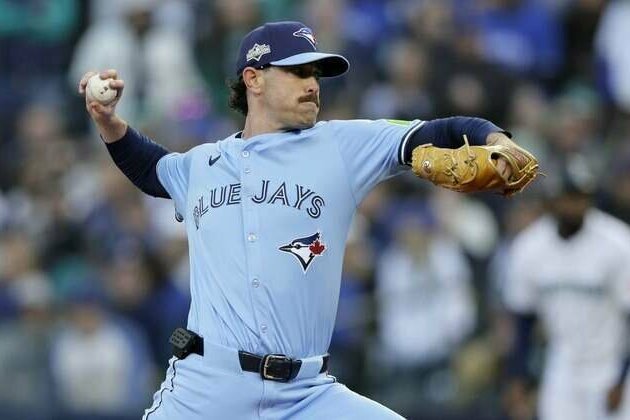 Mariners battle Blue Jays in ALCS Game 7 as Dodgers wait