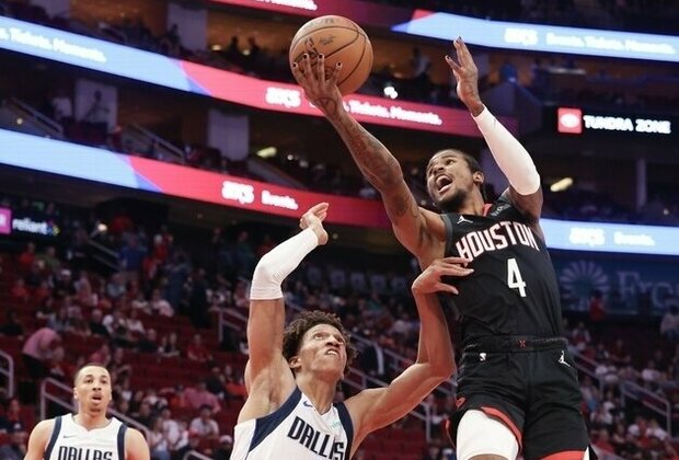 Rockets dominate boards, keep Mavericks reeling