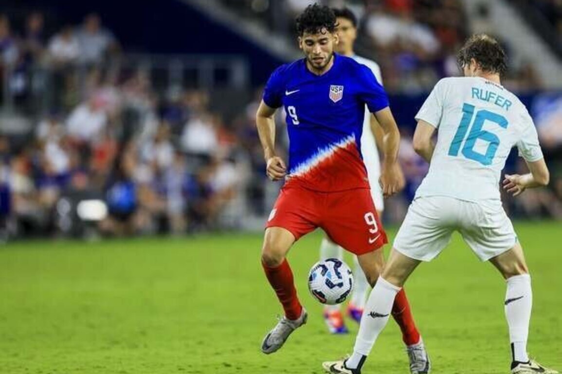 US striker Ricardo Pepi suffers broken arm in Dutch league