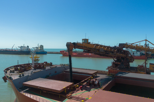 Embarque de minério de ferro da Anglo no Porto do Açu rio de janeiro ferroport