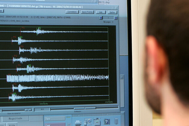 Strong earthquake of magnitude 7.5 jolts South Pacific Ocean