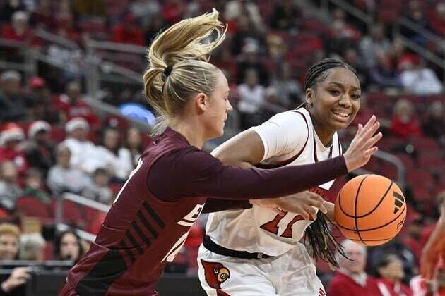 Women's Top 25 roundup: No. 1 UConn routs No. 11 Iowa