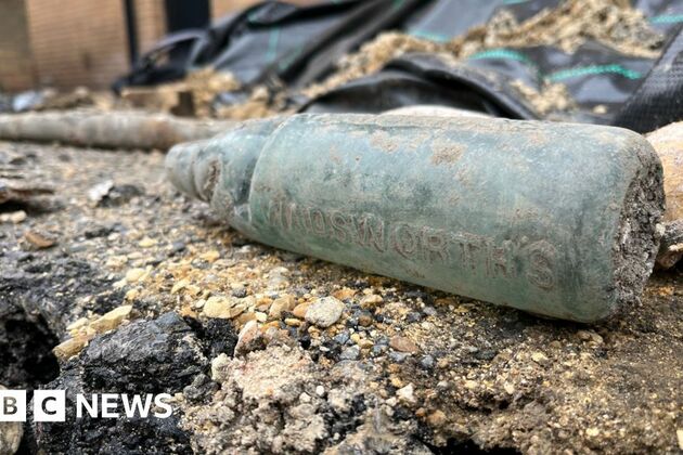 Archaeologists find 1890s soft drink bottle during Cambridge dig