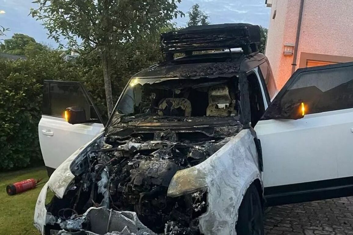 Edinburgh firebomb cops hunt three suspects and black getaway car after kingpin's pal targeted