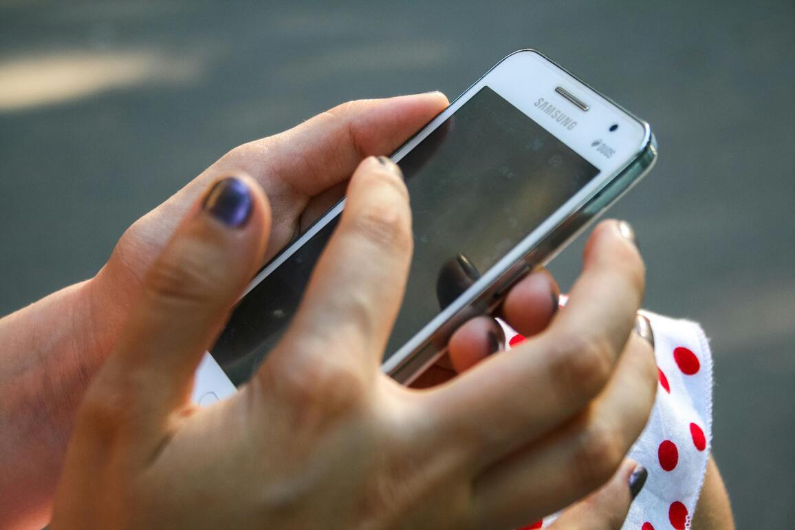 Samsung ends Messages app, pushes users to Google platform