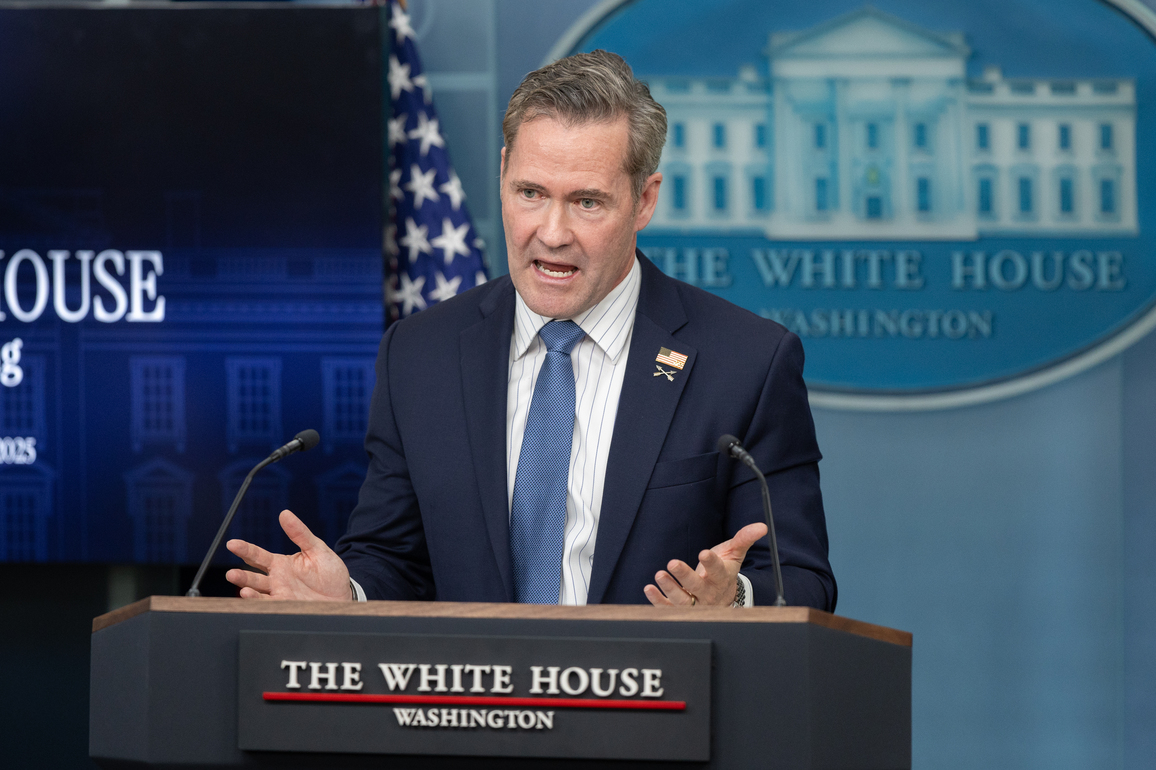 FILE-U.S.-WASHINGTON, D.C.-NATIONAL SECURITY ADVISOR-WALTZ-LEAVING HIS POST