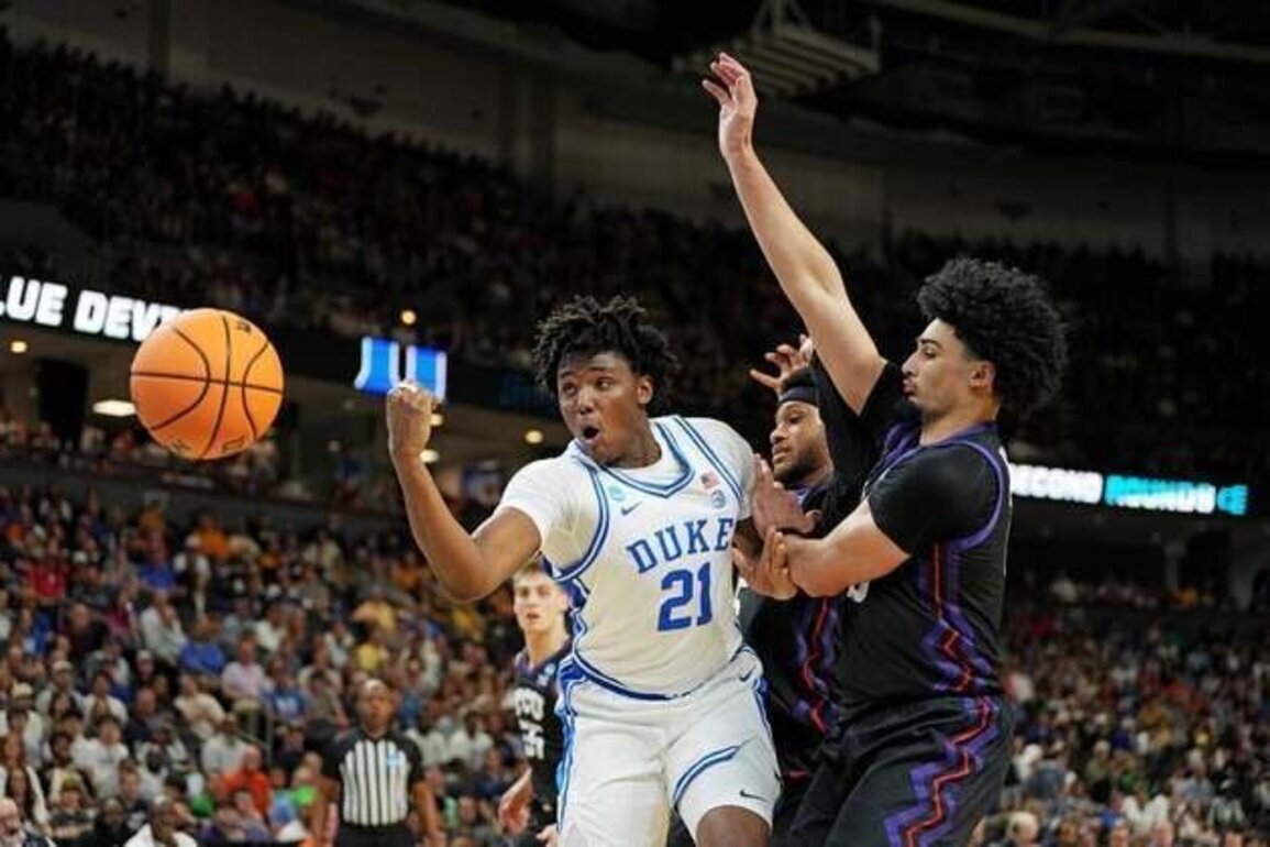 Healthier Duke takes on resurgent St. John's in Sweet 16 showdown
