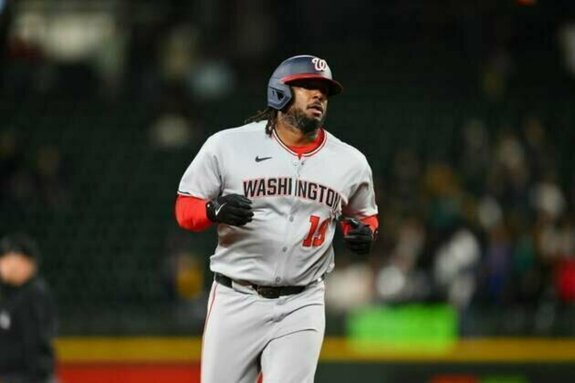 Nationals ring up 7 in 10th to blast Mariners