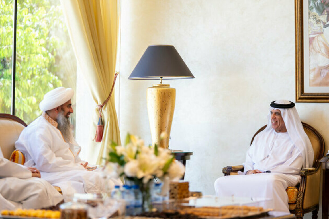 Saud bin Saqr receives son of Dawoodi Bohra leader