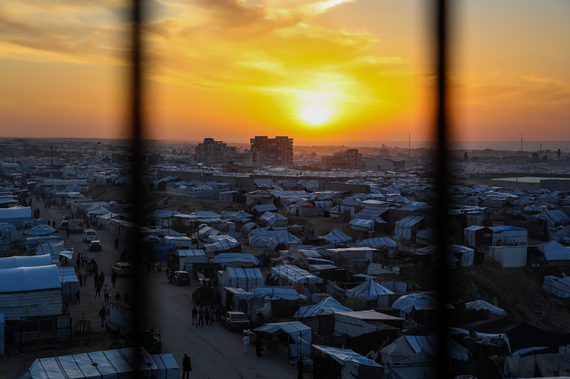 MIDEAST-GAZA-SHELTER-SUNSET