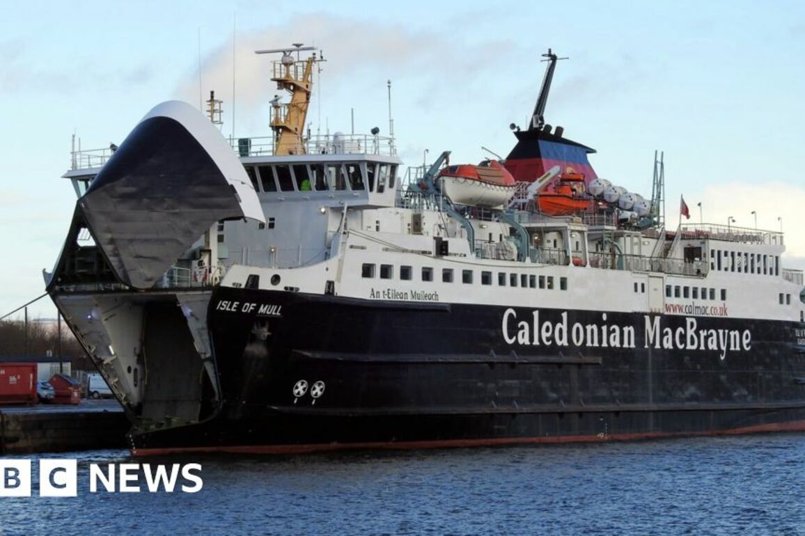 Transport Secretary Fiona Hyslop attends South Uist ferry 'crisis' meeting