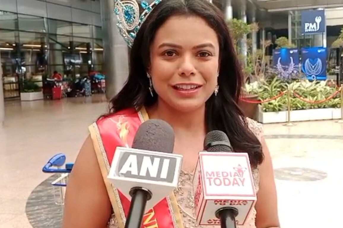 Mrs India World finalist Asha Deepika receives grand welcome in Hyderabad, says "I am proud and honoured to be here"