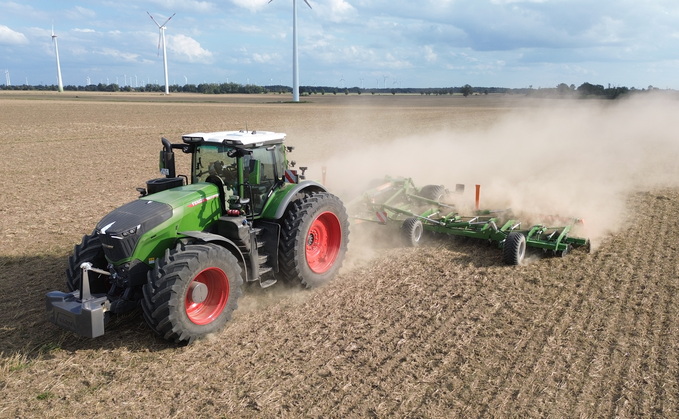 More power for Fendt's largest wheeled tractors 