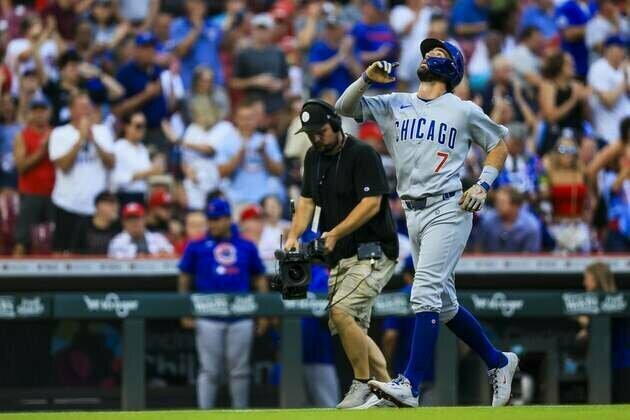 Reds sock five homers to dump Cubs, keep heat on Mets