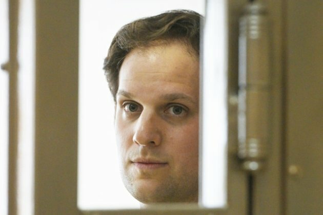 US Senators Call on Russia to Free American Captives