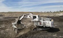 The R 9300 in action at the Tabang coal mine in East Kalimantan.