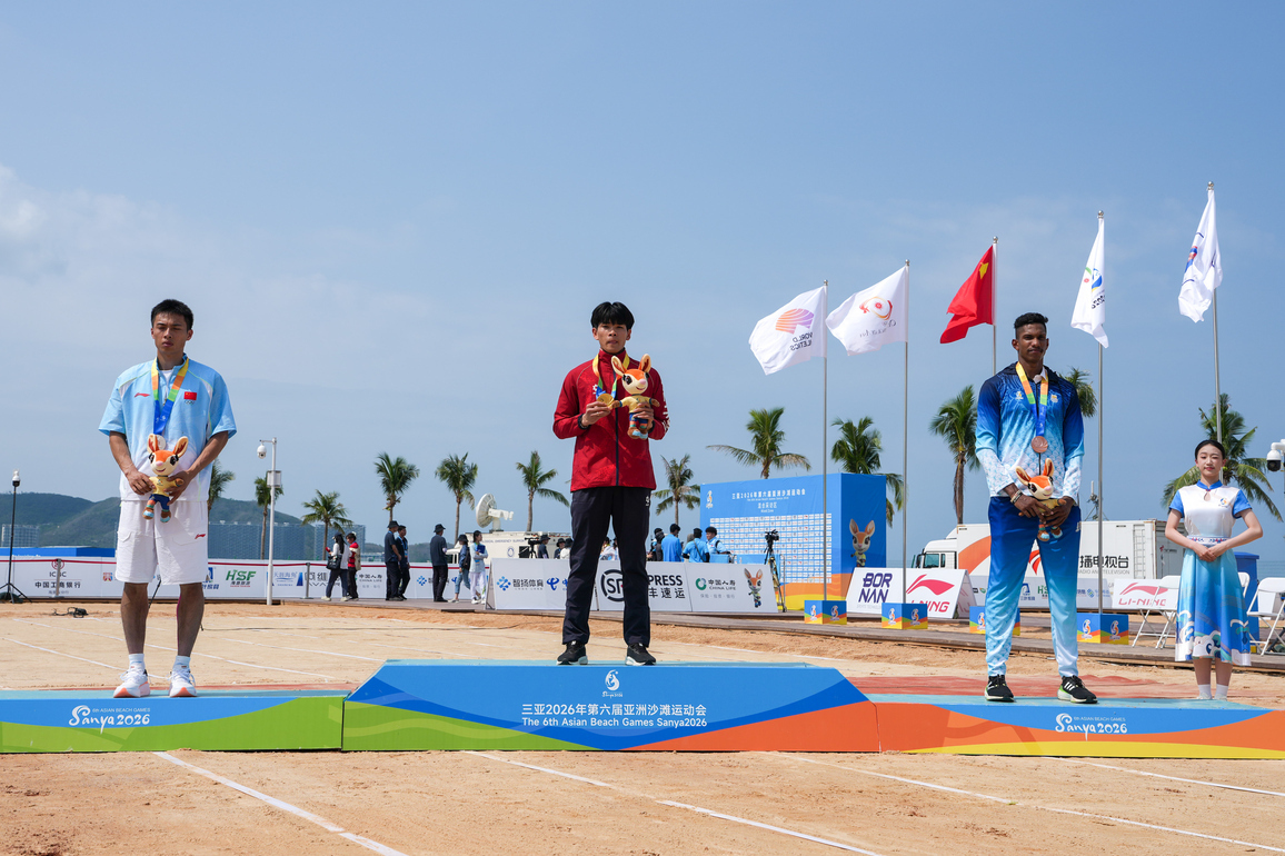 (SP)CHINA-HAINAN-SANYA-ASIAN BEACH GAMES-BEACH ATHLETICS-MEN'S LONG JUMP-AWARDING CEREMONY (CN)
