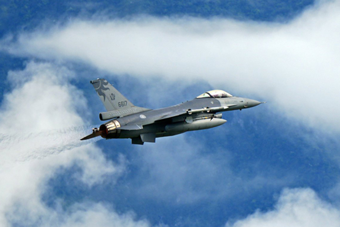 Taiwan detects Chinese military presence around strait