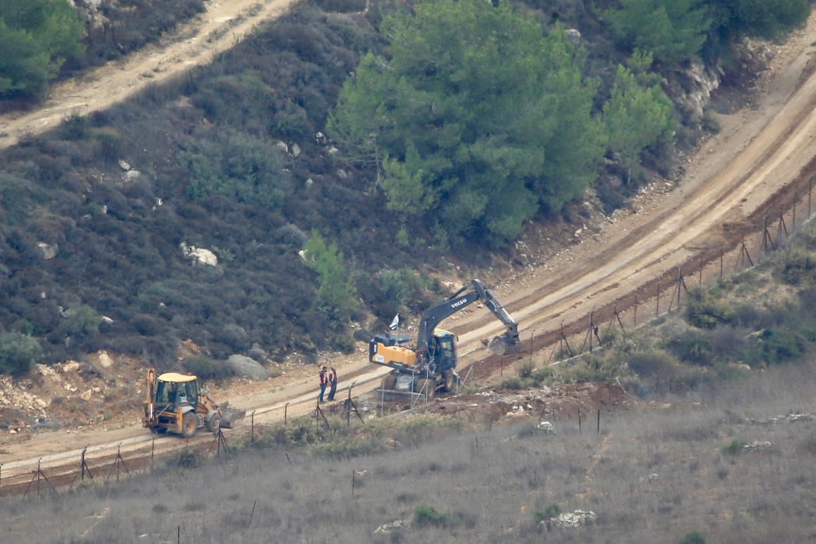 LEBANON-YAROUN-BORDER-ISRAEL-CEMENT WALL