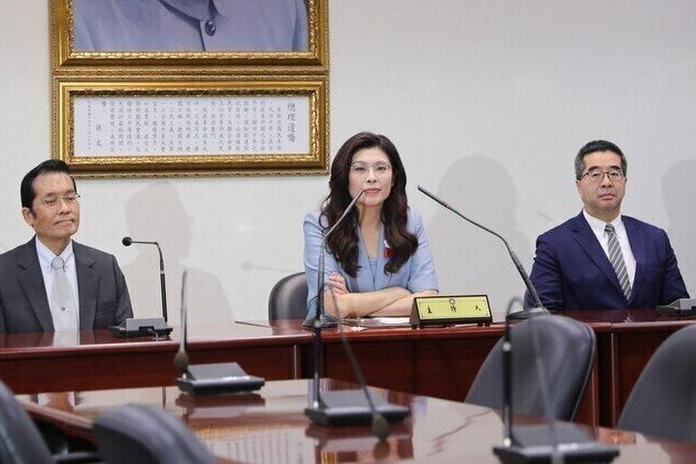 Taiwan opposition leader heads to China