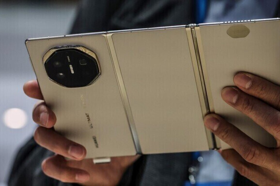 Analysis: Mixed signals emerge on Apple's 1st foldable iPhone