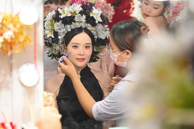 Update: China's service output up 5.4 pct in 2025