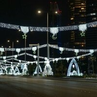 Abu Dhabi City Municipality installs 4,600 illuminated decorations in celebration of Ramadan