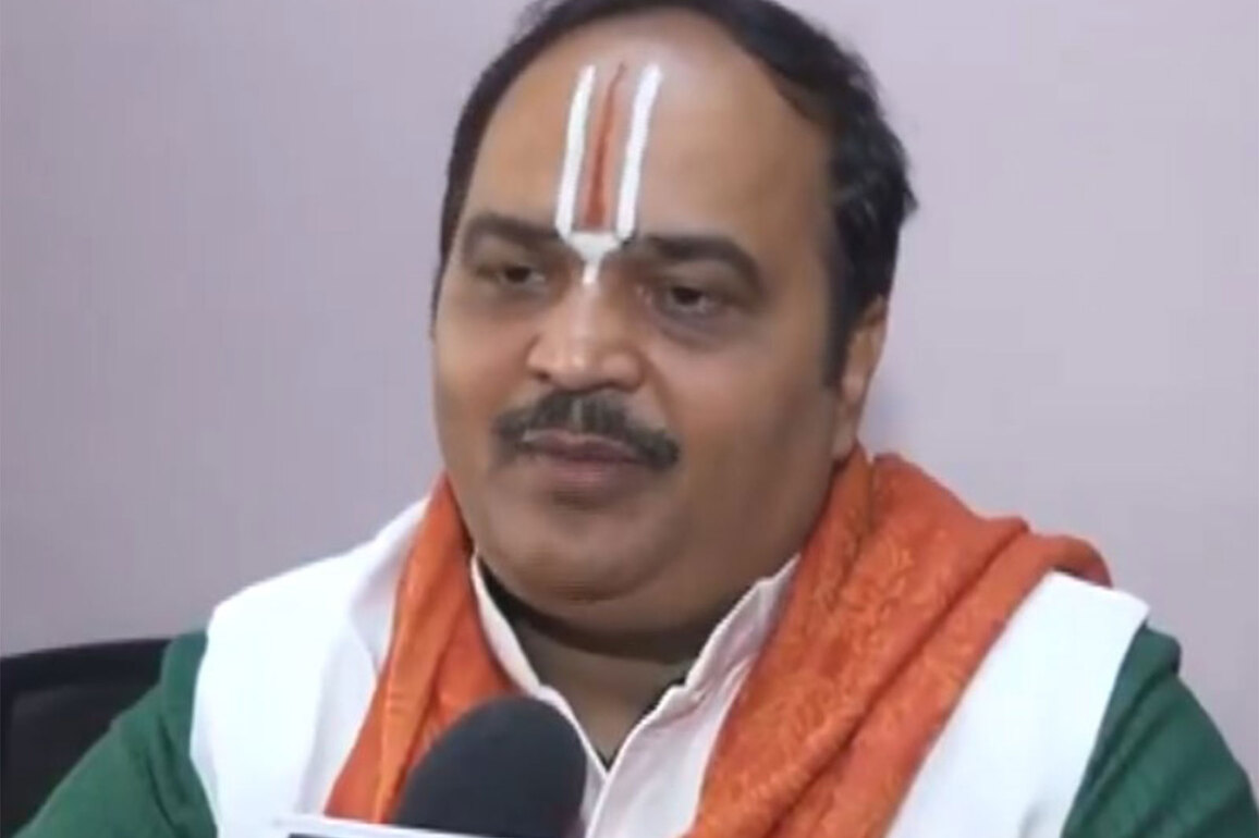 "India will remain saffron": UBT Sena's Anand Dubey hits back at AIMIM leaders' "pain Mumbra green" remarks
