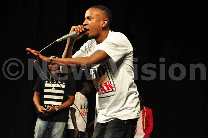   ayidi c performing