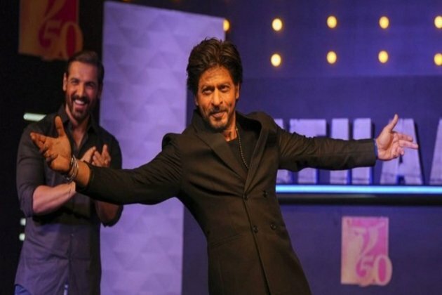 Fan asks out SRK for Valentine's Day date, check out his witty reply