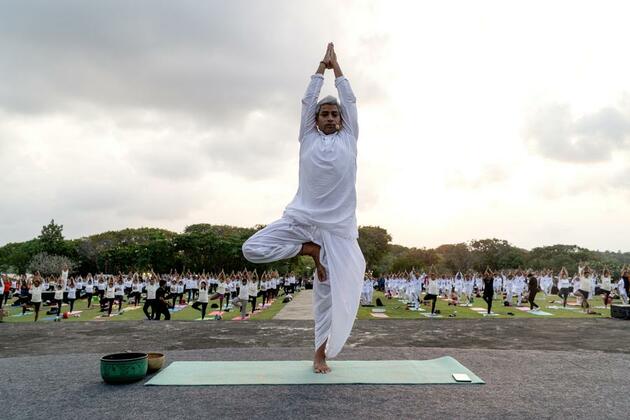Asia Album: People celebrate Int'l Day of Yoga around world