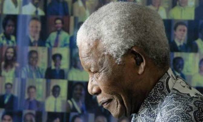 S. Africa says Mandela showing "great resilience", still critical S. Africa says Mandela showing "great resilience", still critical