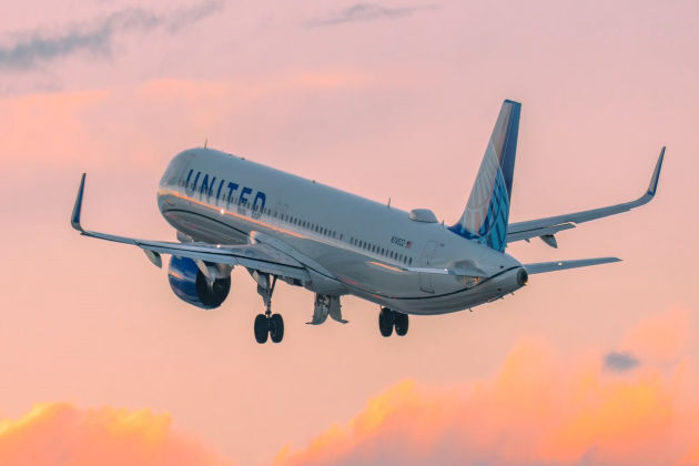 Fire in wing forces United flight to evacuate after returning to LA