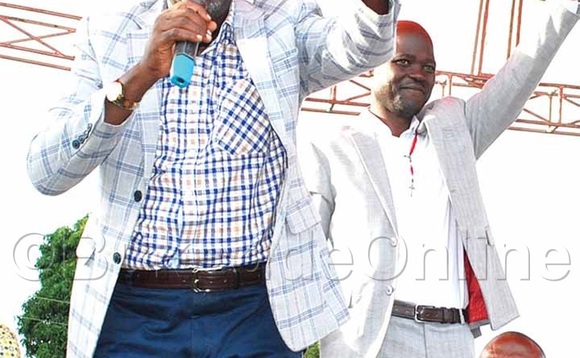 Kisekulo (akutte omuzindaalo) n’abalala abaasuddewo NRM ne beegatta ku DP. Emabega ye Mpalanyi. Kisekulo (akutte omuzindaalo) n’abalala abaasuddewo NRM ne beegatta ku DP. Emabega ye Mpalanyi.