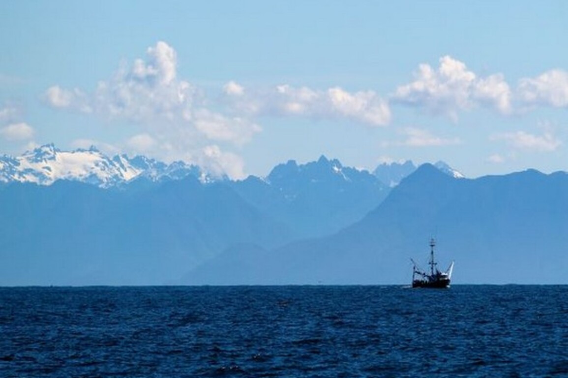 Philippines calls out China for deploying advanced research ships in Philippines' exclusive economic zone