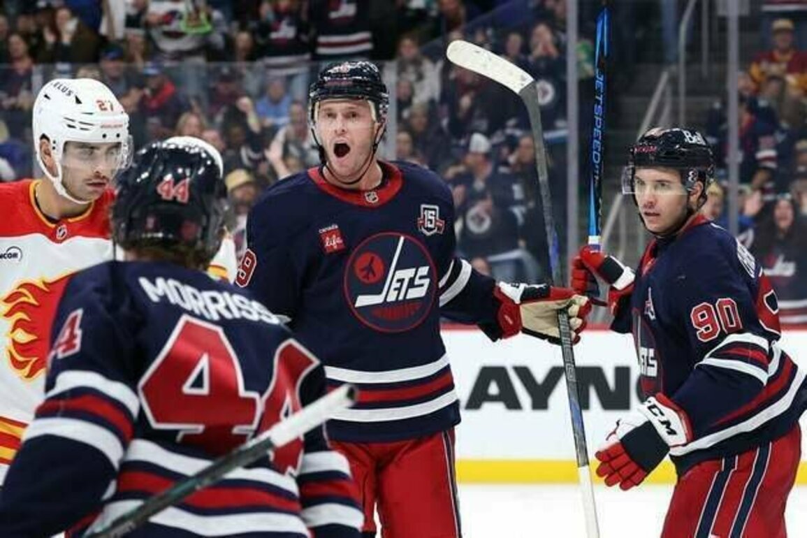 Now with hometown Jets, Jonathan Toews faces Chicago for first time