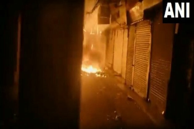 Massive fire breaks out at Bhagirath Palace market in Chandni Chowk, over 30 fire tenders rushed to spot