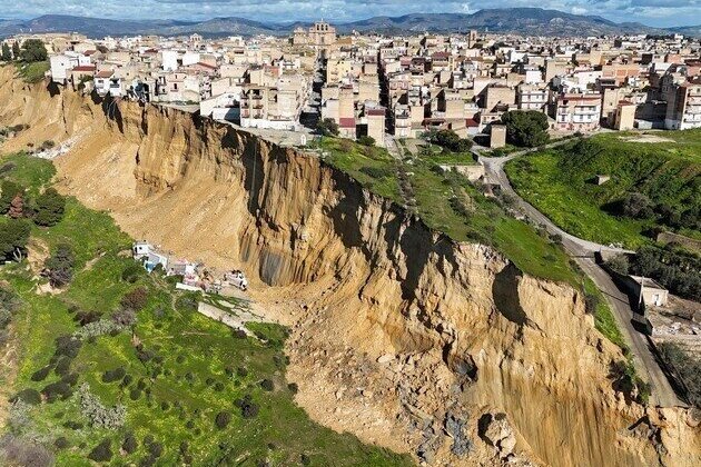 Storm triggers landslides leaving Sicilian town on cliff edge