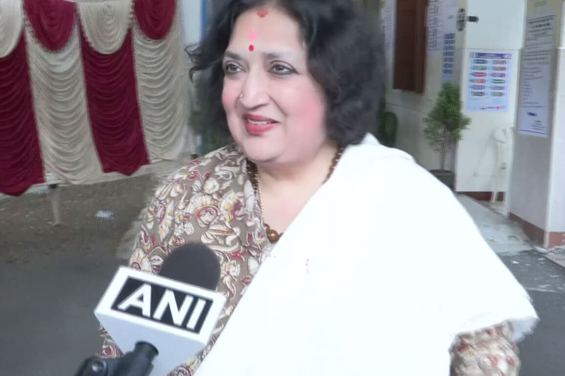 Tamil Nadu Assembly polls: Rajinikanth's wife casts her vote at Stella Maris College