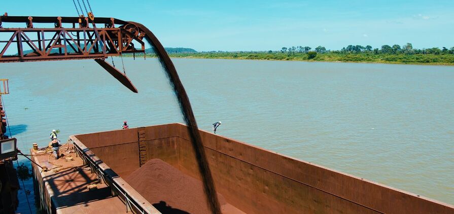 Embarque de minério de ferro da LHG