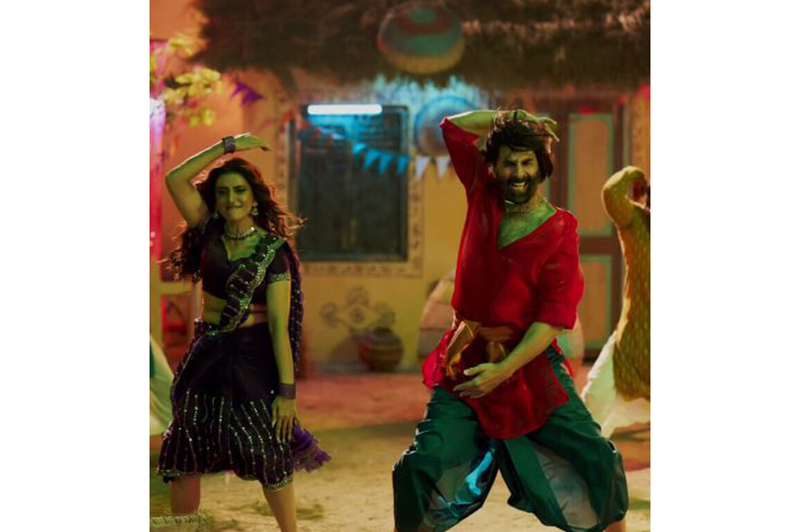 Ghis Ghis song out: Akshay Kumar, Bhojpuri star Akshara Singh unite for Bhojpuri track of 'Welcome to the Jungle'