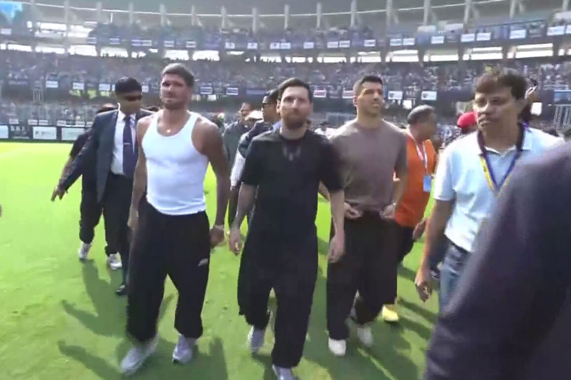 Messi, Suarez, De Paul at Salt Lake Stadium, greeted by thousands of fans