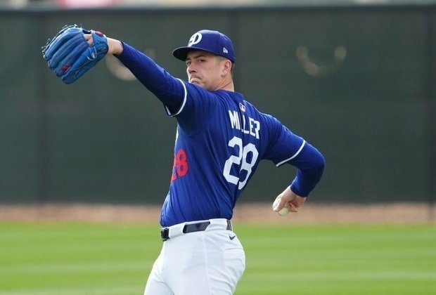 Dodgers RHP Bobby Miller beaned by liner, walks off field