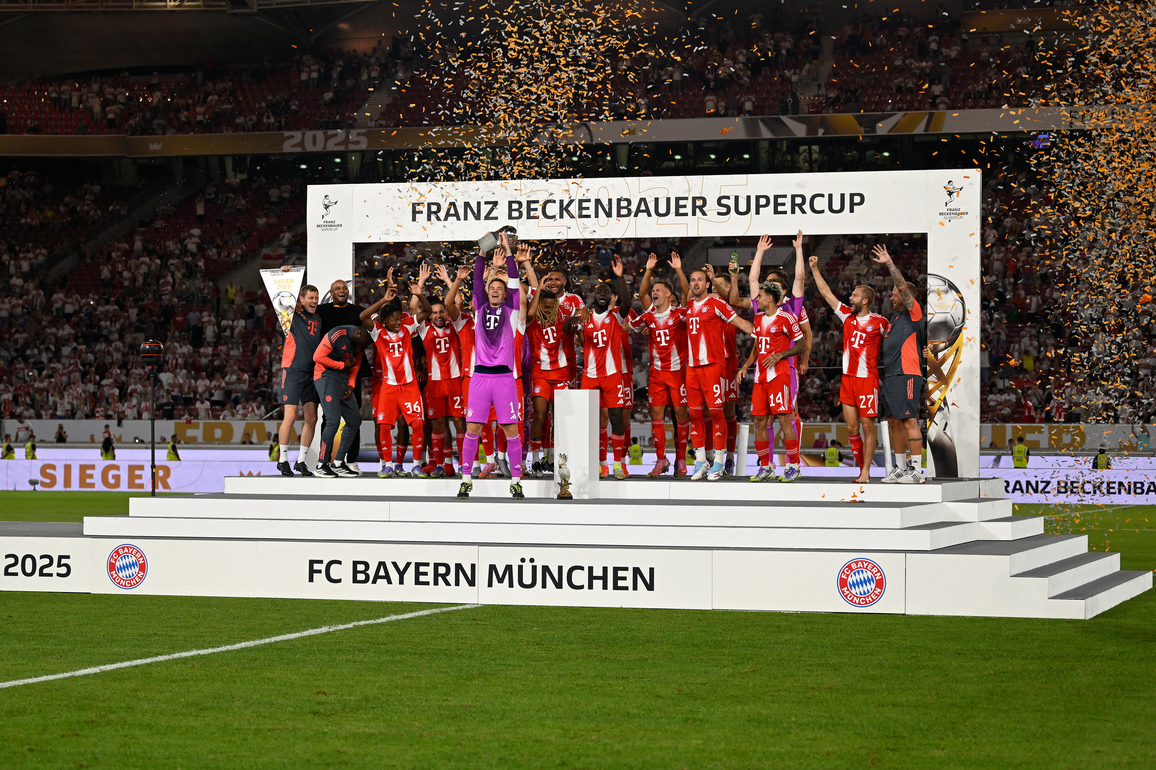 (SP)GERMANY-STUTTGART-FOOTBALL-FRANZ BECKENBAUER SUPERCUP-STUTTGART VS BAYERN MUNICH