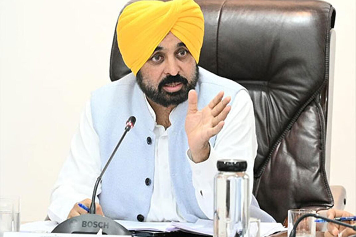 Ludhiana: Punjab CM Bhagwant Mann attends last rites of Mathura boat accident victims in Jagraon